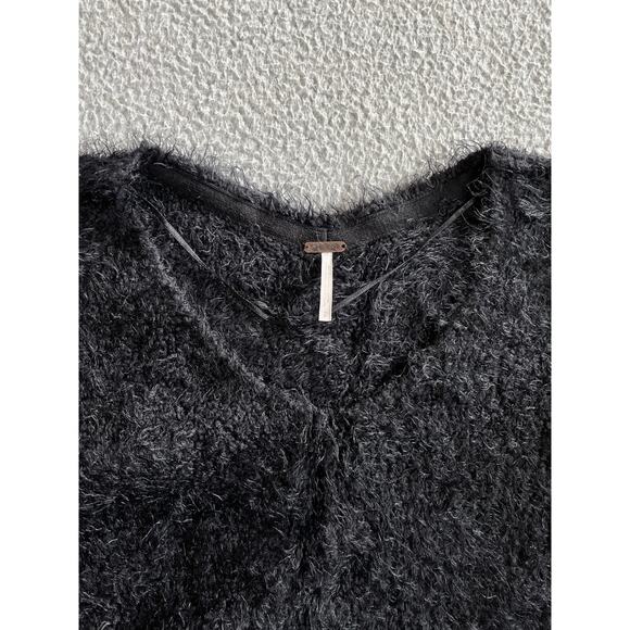 Free People Sweater Small Oversized Cropped Faux Fur Fuzzy Soft V-Neck Black - Picture 4 of 14